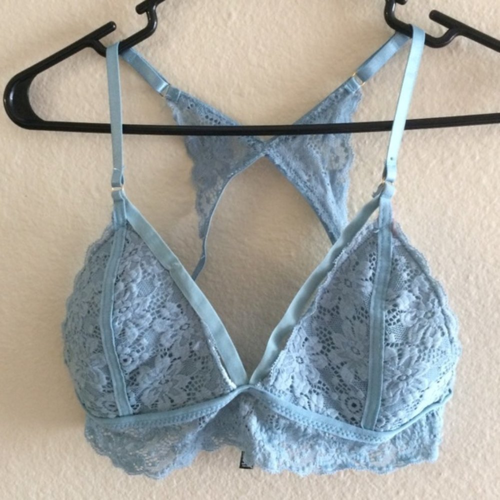 ✨Body Frosting strappy floral lace bralette ✨